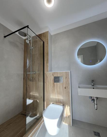 Apartament cu 3 camere decomandat în Tractorul
