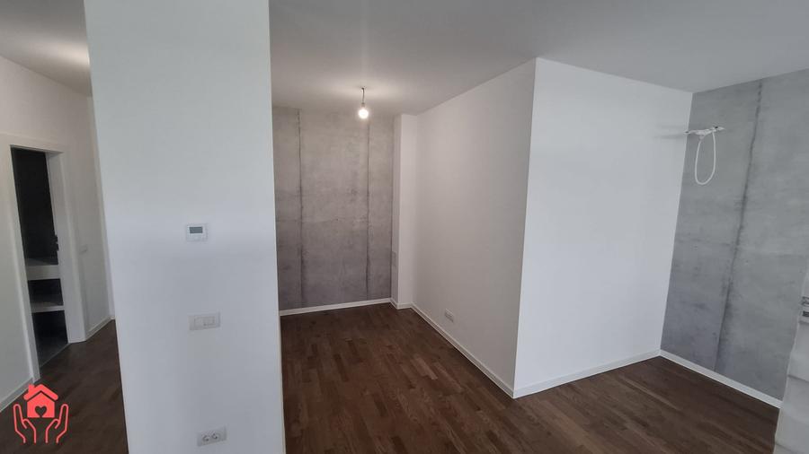 Apartament cu 3 camere semidecomandat, mobilat în Băneasa