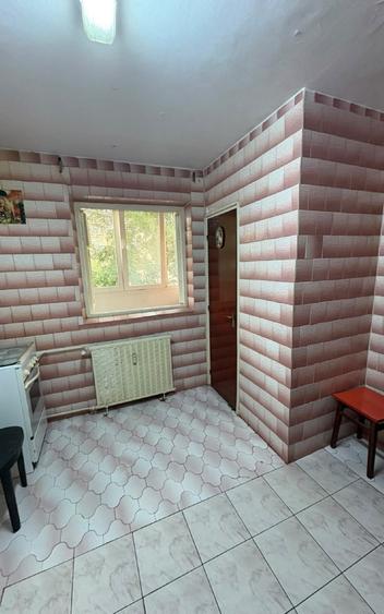 Apartament cu 2 camere decomandat în Crângași