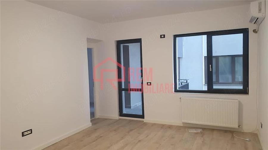 Apartament cu 3 camere semidecomandat în Fundeni