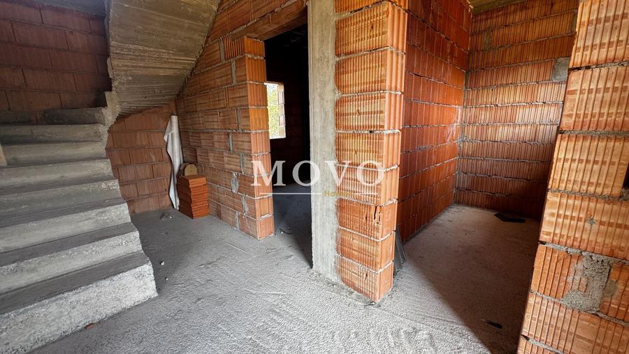 Casă individuală cu 5 camere cu Teren 500 Mp în Albina