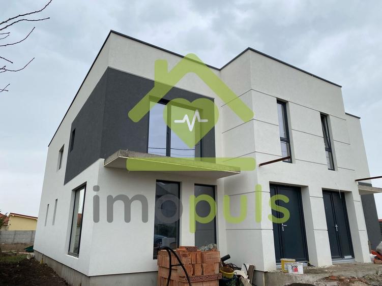 Duplex cu 4 camere cu Canalizare în Dumbrăvița