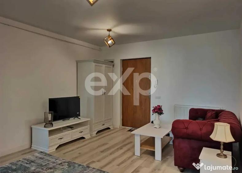 Apartament cu 3 camere semidecomandat în Central