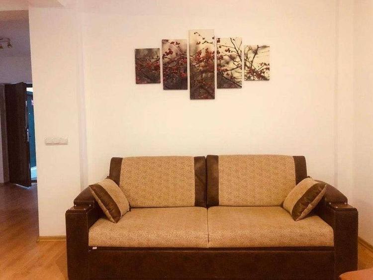Apartament cu 3 camere decomandat în Bună Ziua