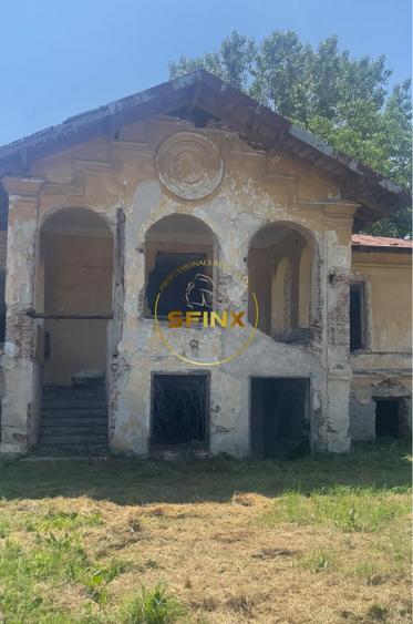 Casă individuală cu 14 camere cu Canalizare în Conțești