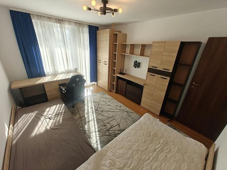 Apartament cu 4 camere decomandat în Dacia