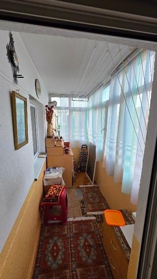 Apartament cu 3 camere decomandat, mobilat în Central