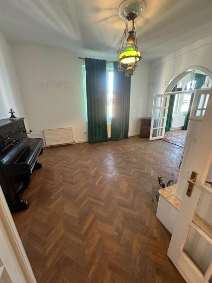 Apartament cu 6 camere decomandat în Tineretului