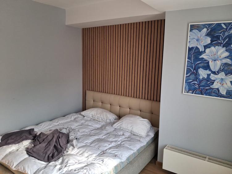 Apartament cu 3 camere semidecomandat, mobilat în Central
