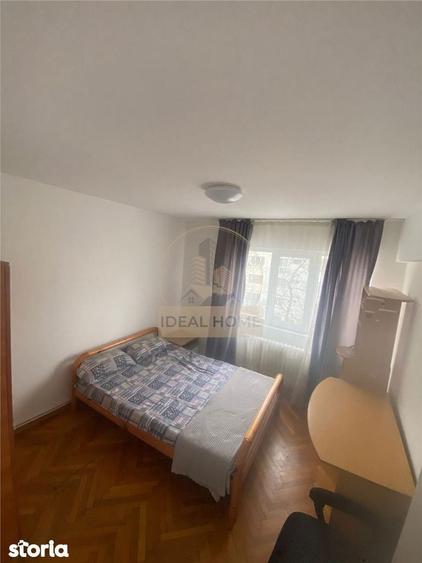 Apartament cu 3 camere semidecomandat în Central