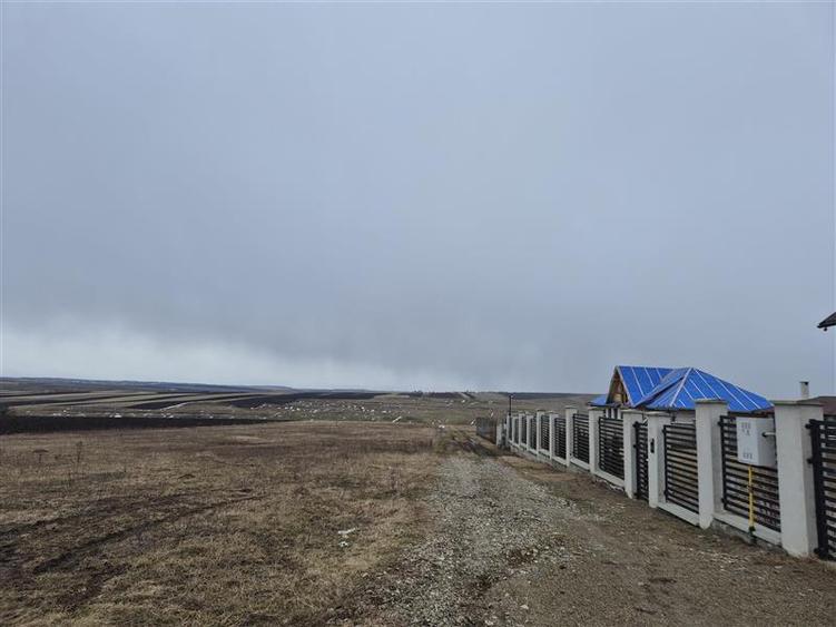 Teren agricol extravilan de 800 mp, în Moara Nica