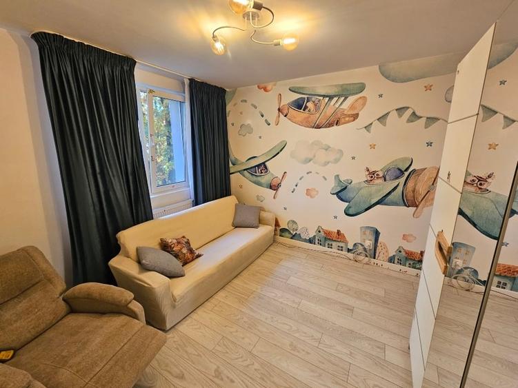 Apartament cu 3 camere semidecomandat în Titan