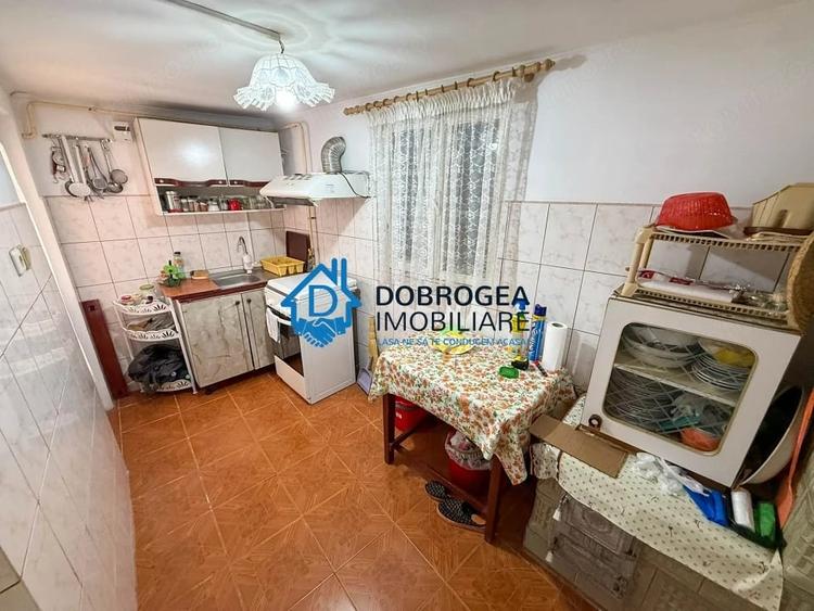 Casă cu 6 camere cu Teren 320 Mp în Păcii