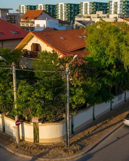 Casă individuală cu 11 camere cu Teren 500 Mp în Nord