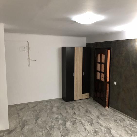 Inchiriez apartament cu 3camere - 7