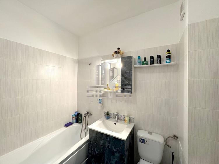 Apartament cu 3 camere semidecomandat, mobilat în Florești