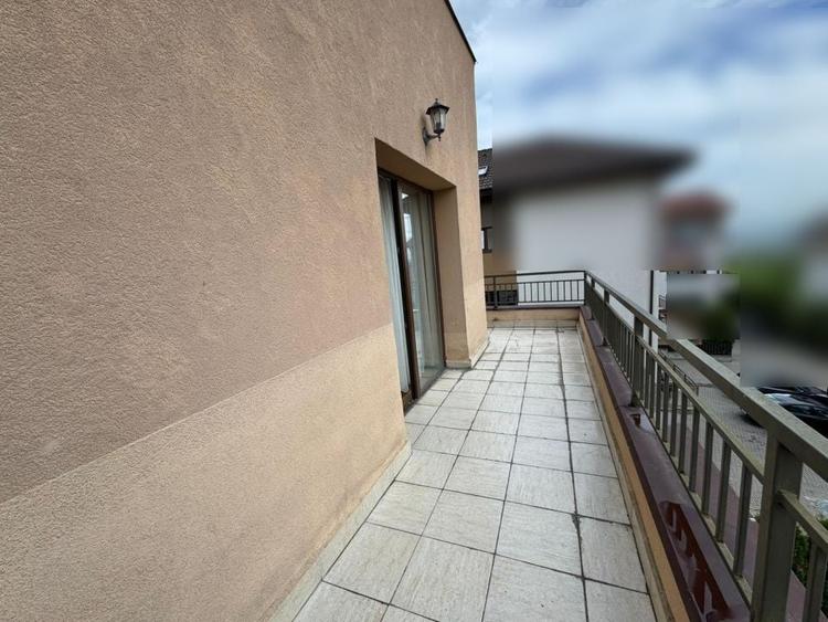 Apartament cu 2 camere semidecomandat, mobilat în Bună Ziua