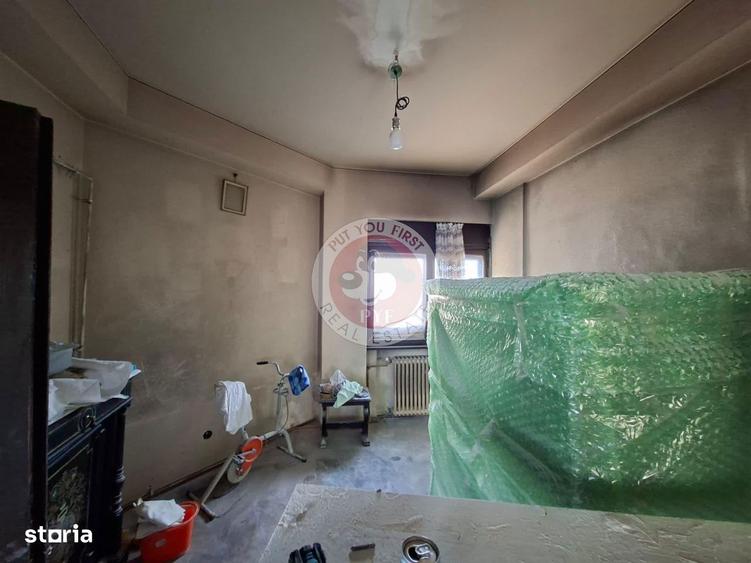 Apartament cu 5 camere semidecomandat în Victoriei