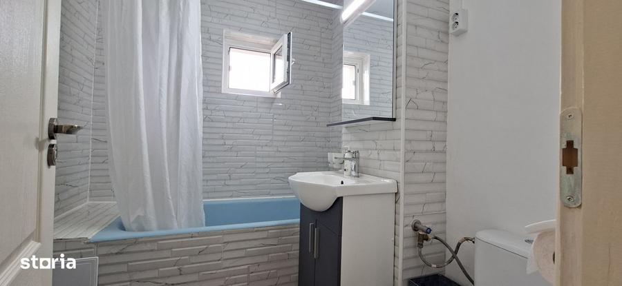 Apartament cu 3 camere decomandat în Micro 17