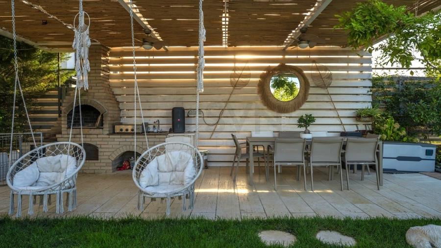 Casă individuală cu 7 camere cu Piscina în Central