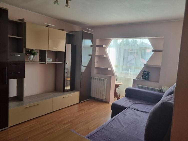 Apartament cu 3 camere semidecomandat în Exterior Vest