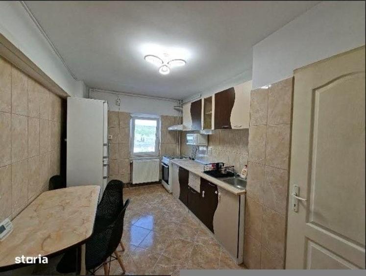Apartament cu 3 camere decomandat în Florești