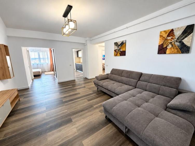 Apartament cu 3 camere decomandat în Central