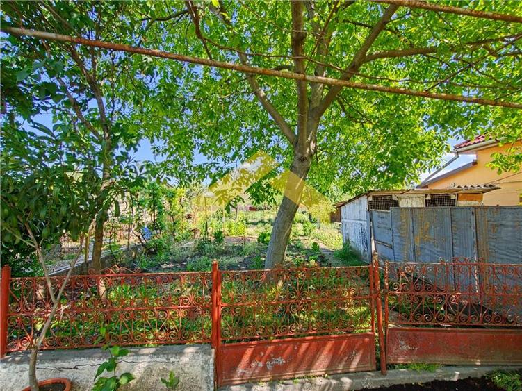Casă individuală cu 4 camere cu Canalizare în Vladimirescu