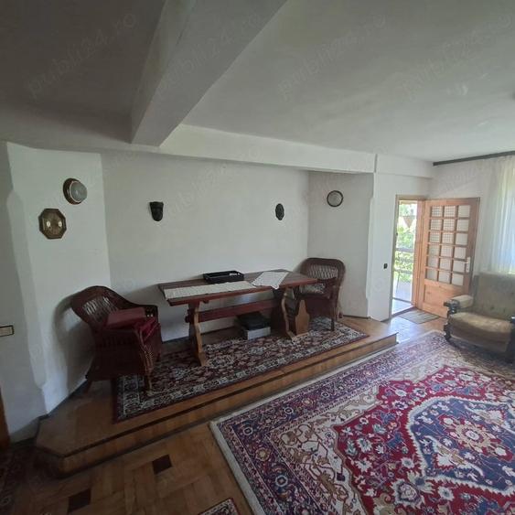 Casă cu Teren 1300 Mp în Bran