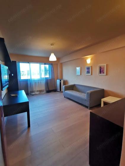 Apartament cu 3 camere decomandat în Micro IV