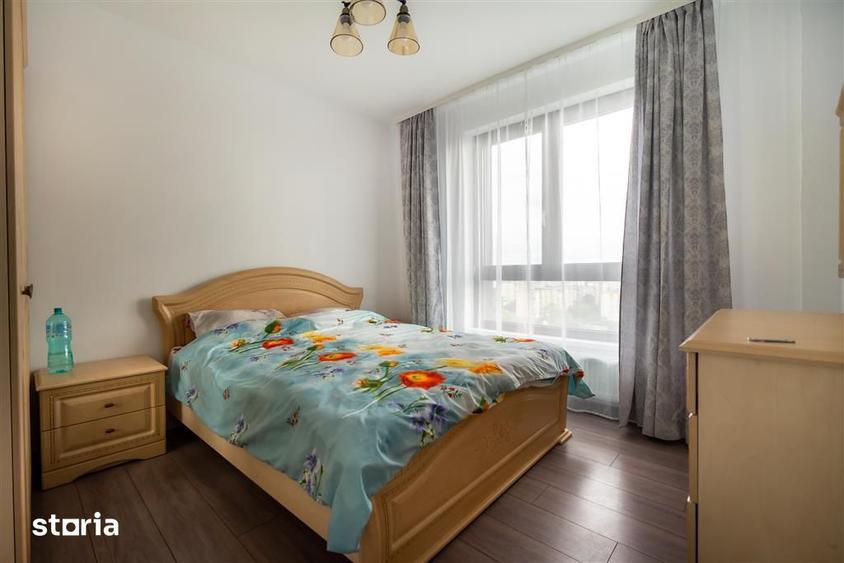 Apartament cu 3 camere semidecomandat, mobilat în Între Lacuri