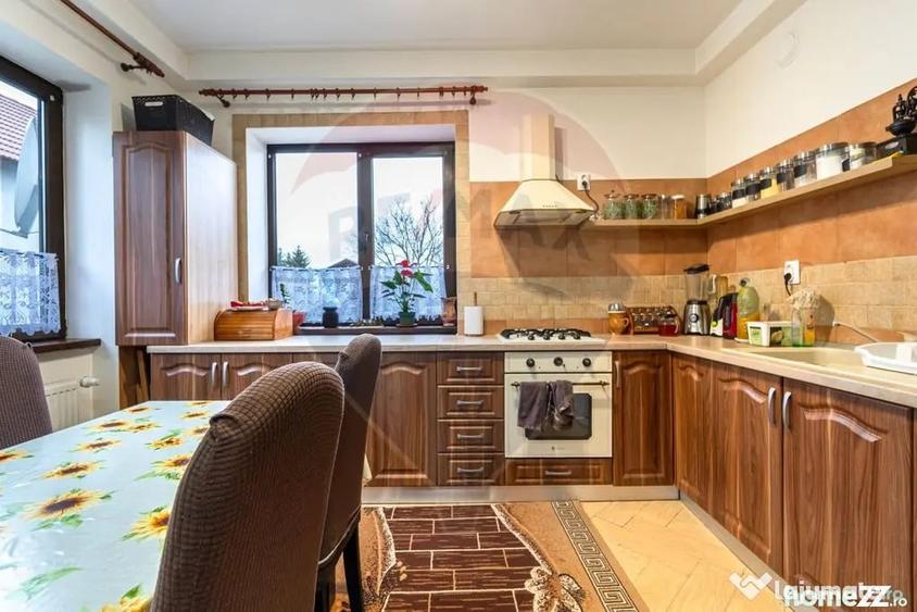 Casă cu 3 camere cu Teren 7150 Mp în Ozun