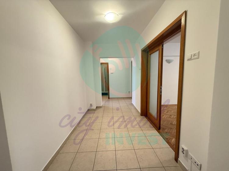 Apartament cu 4 camere decomandat în Decebal