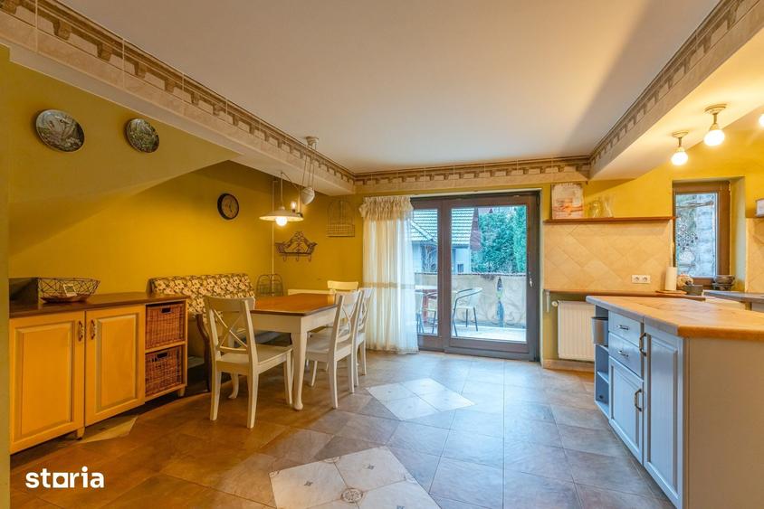 Casă cu 7 camere cu Teren 280 Mp în Central