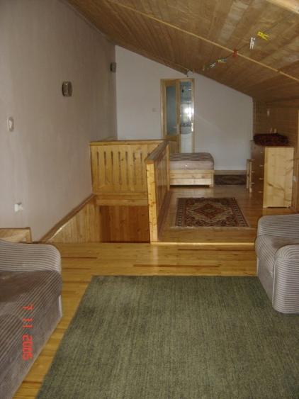 Casă cu 7 camere cu Teren 200 Mp în Predeal