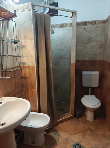 Casă cu 4 camere cu Teren 230 Mp în Drumul Carului