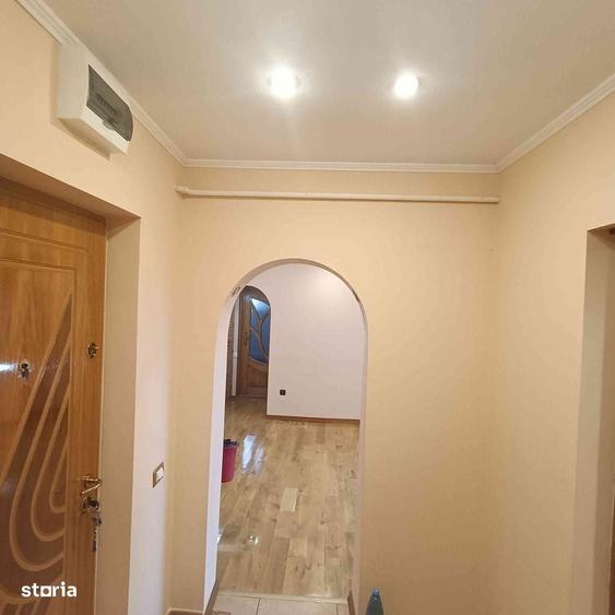 Apartament cu 3 camere decomandat în Exterior Vest