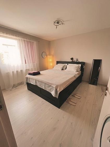 Casă cu 4 camere cu Teren 237 Mp în 1 Decembrie