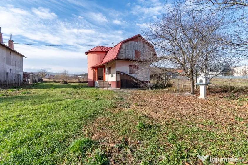 Casă cu 2 camere cu Teren 3301 Mp în Jucu