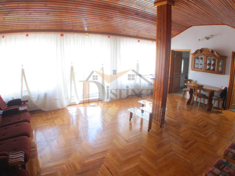 Casă individuală cu 10 camere cu Canalizare în Centrul Civic