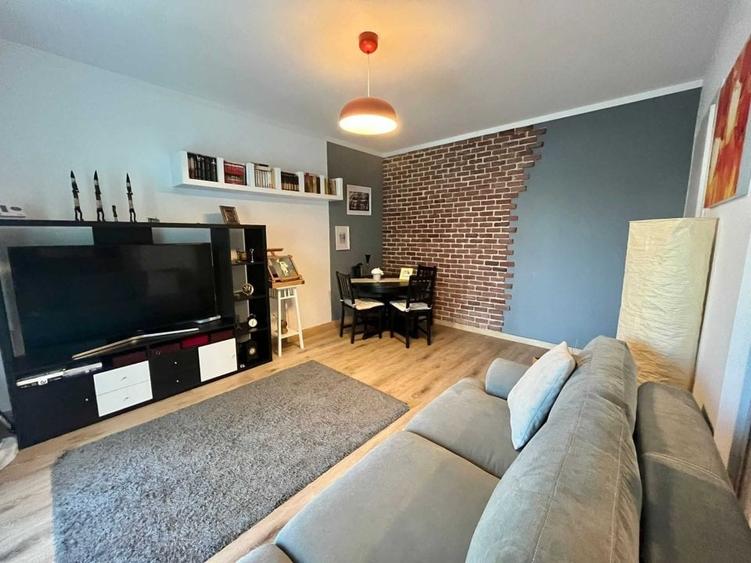 Apartament cu 2 camere decomandat, mobilat în Politehnica
