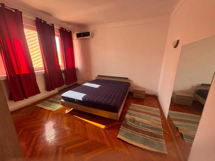 Apartament cu 3 camere decomandat în P-ța Romană