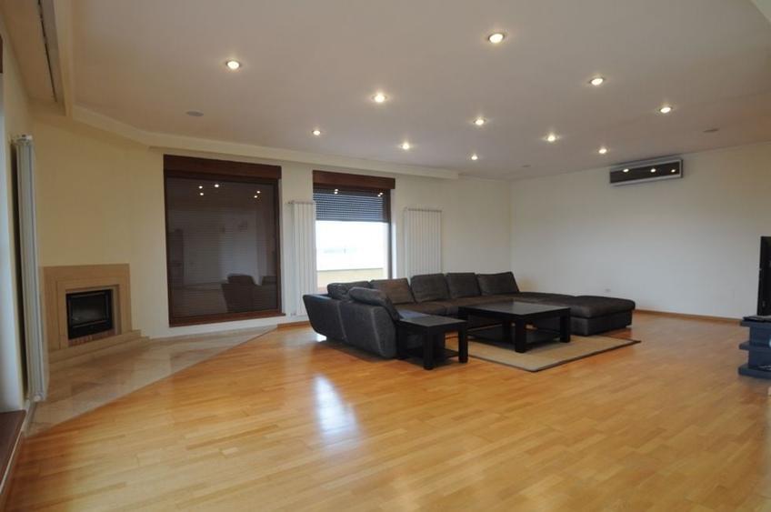 Apartament cu 6 camere decomandat, mobilat în Herăstrău