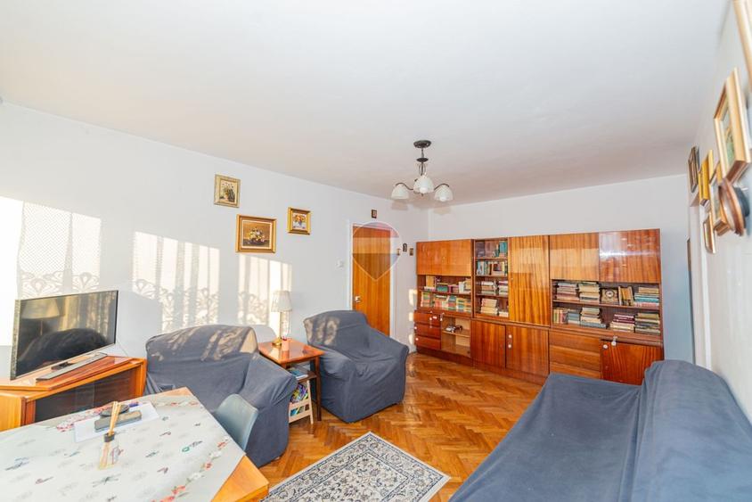 Apartament cu 3 camere semidecomandat, mobilat în Bucureștii Noi