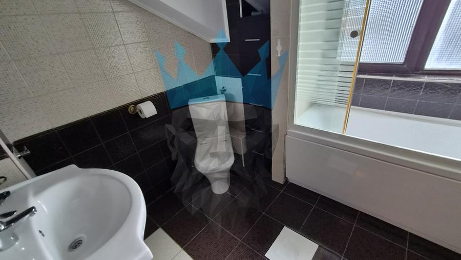 Casă individuală cu 7 camere cu Canalizare în Voluntari