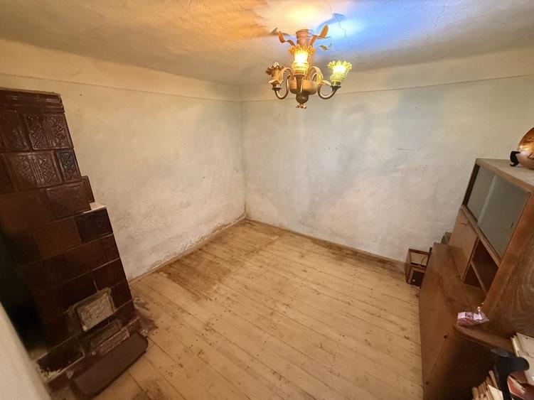 Casă cu 3 camere în Pârșcoveni