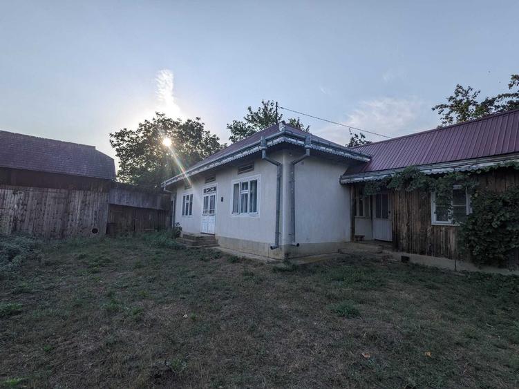 Casă cu 3 camere în Mihăiești