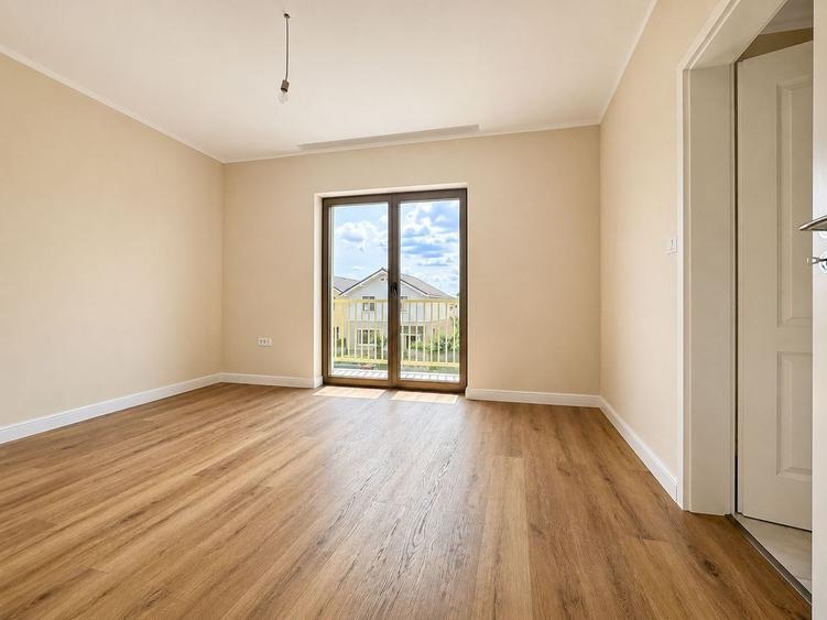 Duplex cu 4 camere cu Canalizare în Giroc