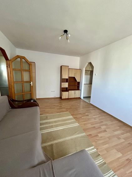 Apartament cu 2 camere semidecomandat în Careiului