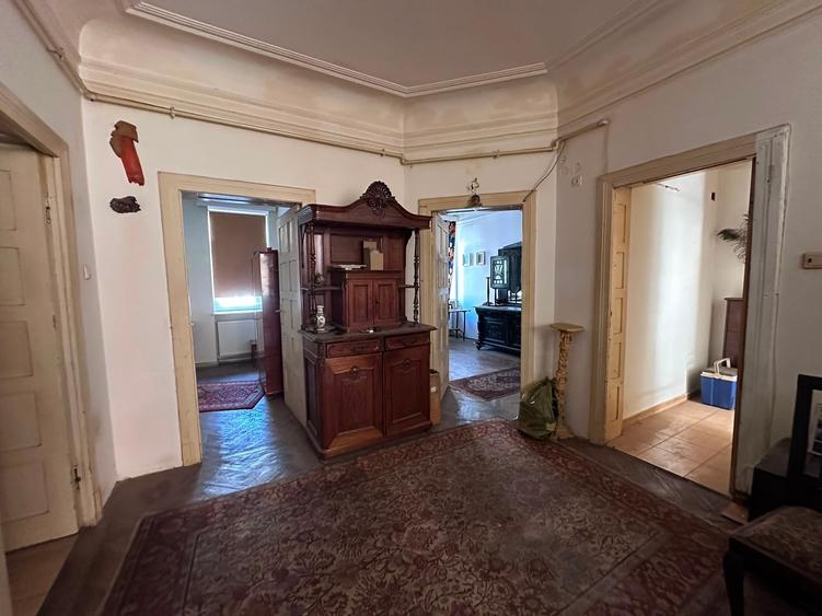 Apartament cu 3 camere decomandat în Universitate